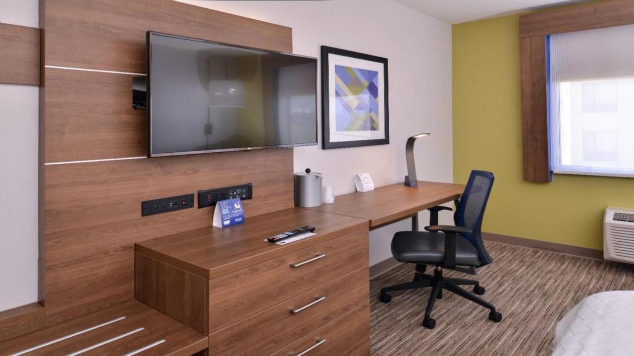 Holiday Inn Express Hotel & Suites Mount Pleasant By Ihg Екстериор снимка