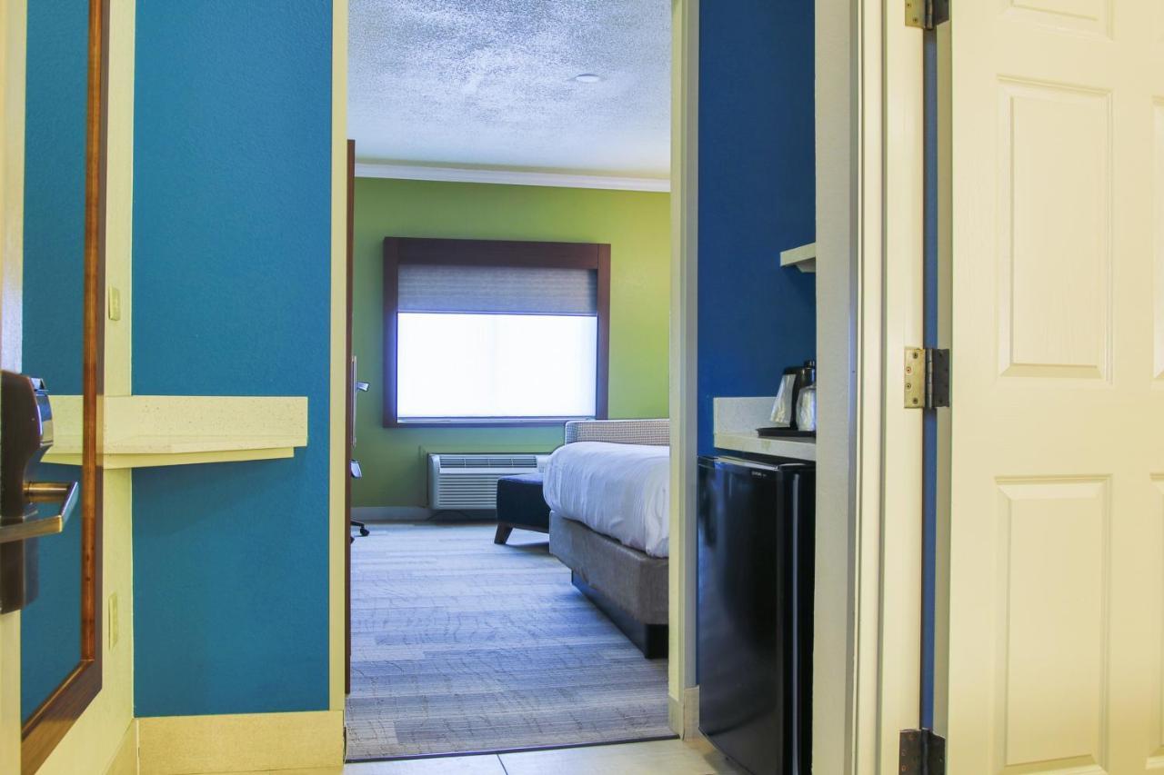 Holiday Inn Express Hotel & Suites Mount Pleasant By Ihg Екстериор снимка