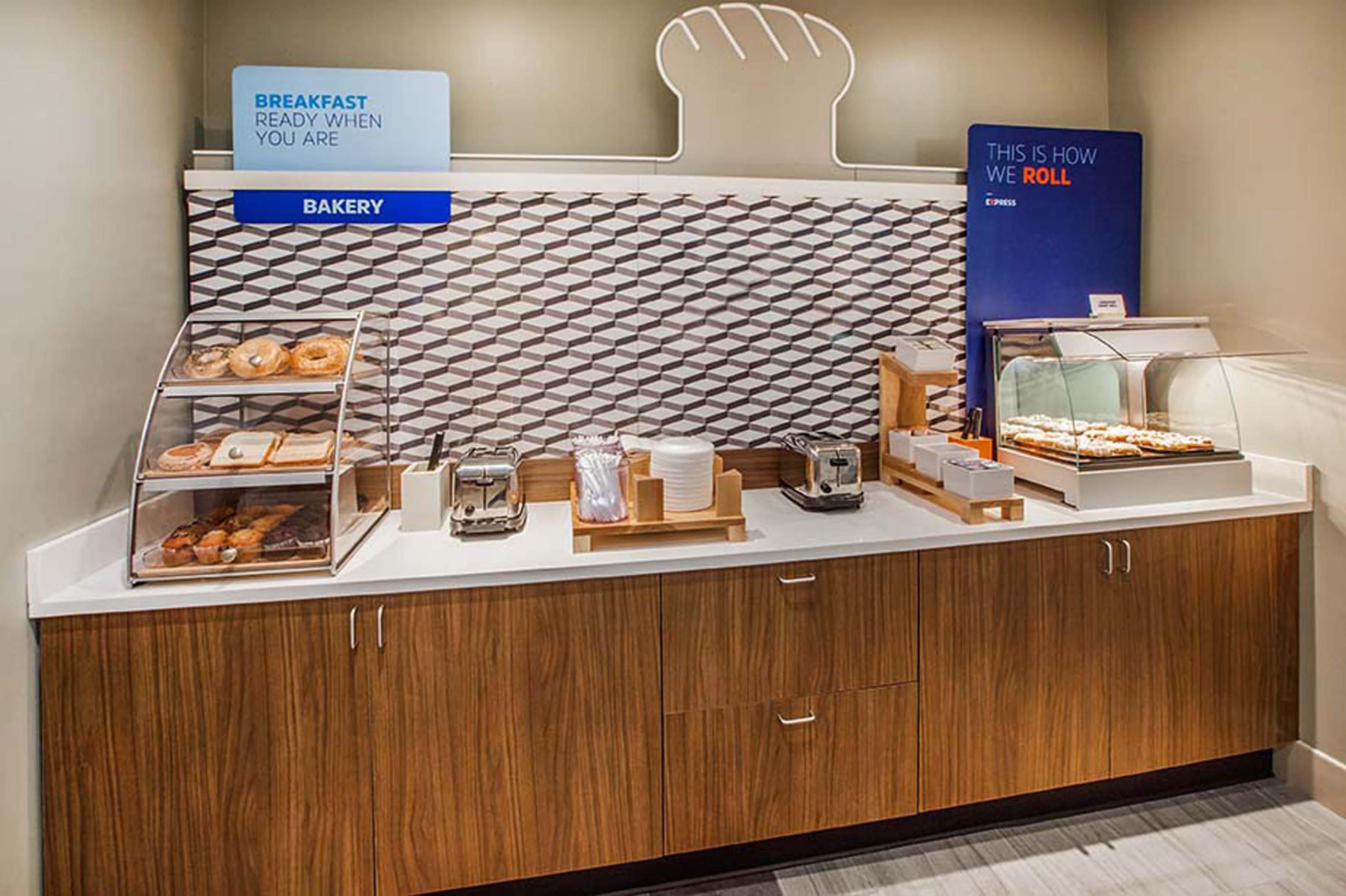 Holiday Inn Express Hotel & Suites Mount Pleasant By Ihg Екстериор снимка